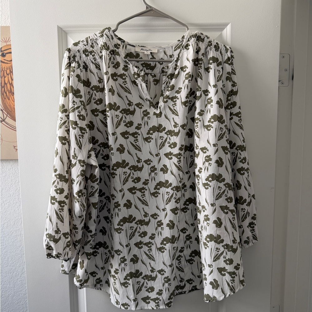 Split Neck Smocked Shoulder Women's Blouse - White and Green